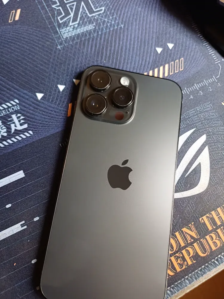 Yuki T. with their refurbished iPhone